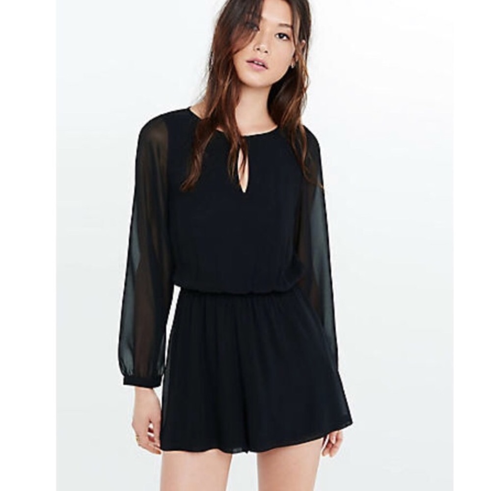 Express Outlet Black Vneck Long Sleeve Romper Sz L